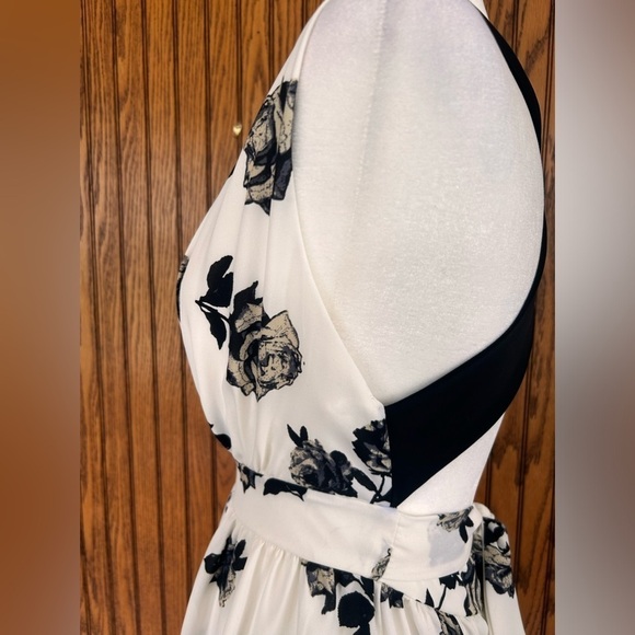 Trac floral black and white racerback romper size medium - Picture 10 of 16